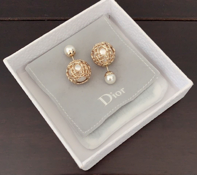 chr1st1an D10r earrings